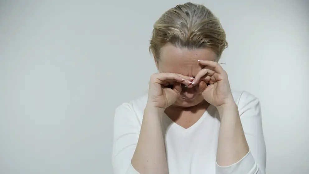 Woman with migraine