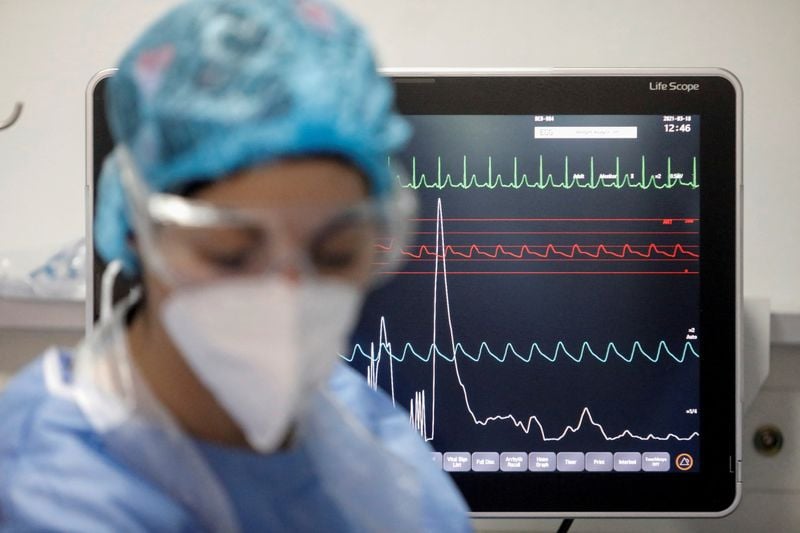 Health Rounds: RSV can boost seniors' heart risks-